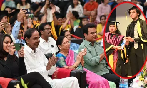 పట్టా అందుకున్న కేసీఆర్ మనువడు.. ఆనందంలో కేటీఆర్ ఫ్యామిలీ (వీడియో)