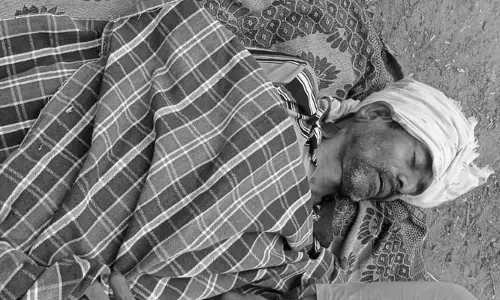 ప్రమాదవశాత్తు చెట్టు పైనుంచి పడి వ్యక్తి మృతి