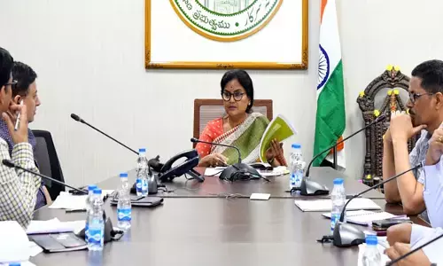 ప్రాజెక్టులు, కాలువలపై చెట్లు పెంచాలి: సీఎస్ ​శాంతికుమారి