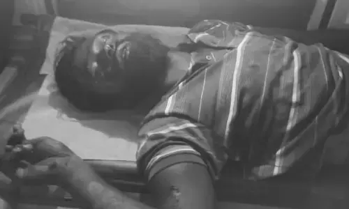 ప్రమాదవశాత్తు రైలు నుంచి పడి యువకుడి మృతి
