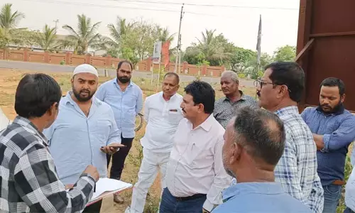 ప్రభుత్వ భూమి కబ్జా.. సర్వే చేసిన అధికారులు