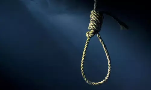 ఉరేసుకుని మహిళ ఆత్మహత్య