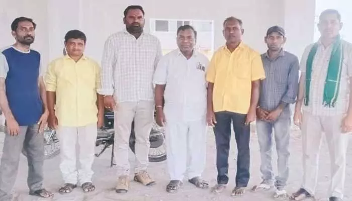 సాగునీటి కోసం ప్రజాసంఘాల పోరుబాట.. ఆదిలాబాద్ టు ఖమ్మం పాదయాత్ర సాగునీటి కోసం ప్రజాసంఘాల పోరుబాట.. ఆదిలాబాద్ టు ఖమ్మం పాదయాత్ర