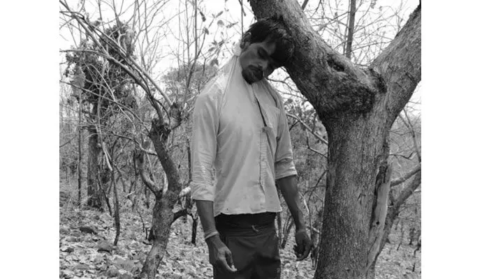 ఉరేసుకుని యువకుడి ఆత్మహత్య ఉరేసుకుని యువకుడి ఆత్మహత్య