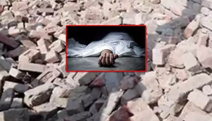 Kakinada: సామర్లకోటలో విషాదం.. చర్చి గోడ కూలి ఇద్దరు మృతి Kakinada: సామర్లకోటలో విషాదం.. చర్చి గోడ కూలి ఇద్దరు మృతి
