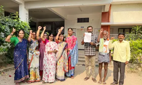 భూమి కోల్పోయిన బాధితుల నిరసన....
