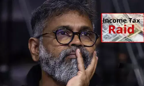బిగ్ బ్రేకింగ్ : పుష్ప డైరెక్టర్ ఇంట్లో ఐటీ రైడ్స్!