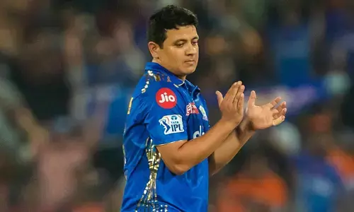 IPL 2023: ముంబై బౌలర్‌ చెత్త రికార్డు..