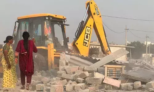 అక్రమ నిర్మాణాల కూల్చివేత..
