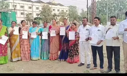 ఎమ్మెల్యే గండ్ర‌కు షాకిచ్చిన కౌన్సిల‌ర్లు..