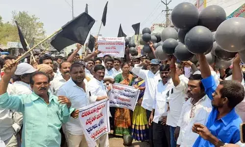 Badvel: చంద్రబాబు పర్యటనలో హైటెన్షన్.. పోలీసుల జోక్యంతో ప్రశాంతం