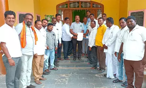 బిల్లులు చెల్లించకపోతే.. ముకుమ్మడి రాజీనామాలు చేస్తాం : రాయికల్ మండల సర్పంచ్ ల అల్టీమేటం