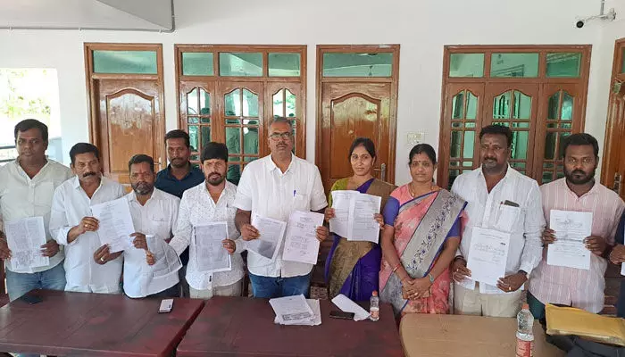 చైర్ పర్సన్ నాటి ఆస్తుల విలువకు.. నేటి ఆస్తుల విలువకి సంభందం ఉందా..? చైర్ పర్సన్ నాటి ఆస్తుల విలువకు.. నేటి ఆస్తుల విలువకి సంభందం ఉందా..?