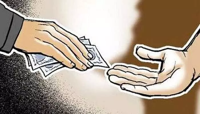 ఆ మున్సిపాలిటీలో అవినీతి రాజ్యం.. పైసలు ఇవ్వనిదే కదలని ఫైల్.. ఆ మున్సిపాలిటీలో అవినీతి రాజ్యం.. పైసలు ఇవ్వనిదే కదలని ఫైల్..