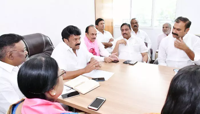 కీలక సమావేశానికి BRS హైదరాబాద్ అధ్యక్షుడు డుమ్మా! కీలక సమావేశానికి BRS హైదరాబాద్ అధ్యక్షుడు డుమ్మా!