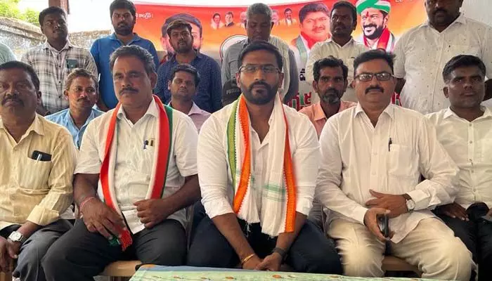 చిత్తశుద్ధితో పోరాటం చేసేది కాంగ్రెస్ పార్టీయే: బల్మూరి వెంకట్ చిత్తశుద్ధితో పోరాటం చేసేది కాంగ్రెస్ పార్టీయే: బల్మూరి వెంకట్