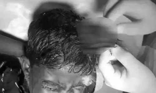 దారుణం.. వీధి కుక్కల దాడిలో బాలుడికి తీవ్ర గాయాలు..