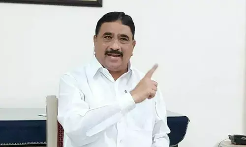 మనవడిని అంటూనే మా నోట్లో మట్టికొట్టాడు: వైఎస్ జగన్‌పై మాజీమంత్రి సంచలన ఆరోపణలు