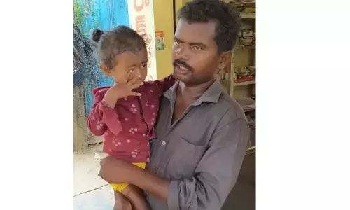ఇంజక్షన్ సరిగా వేయకపోవడంతో నడవలేక పోతున్న బాలుడు..