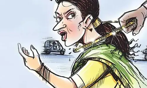 ఖనిలో చైన్ స్నాచింగ్ !