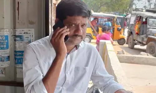 జర్నలిస్ట్ ముసుగులో నిరుపేదలకు గోల్డ్ ఎగవేత..!