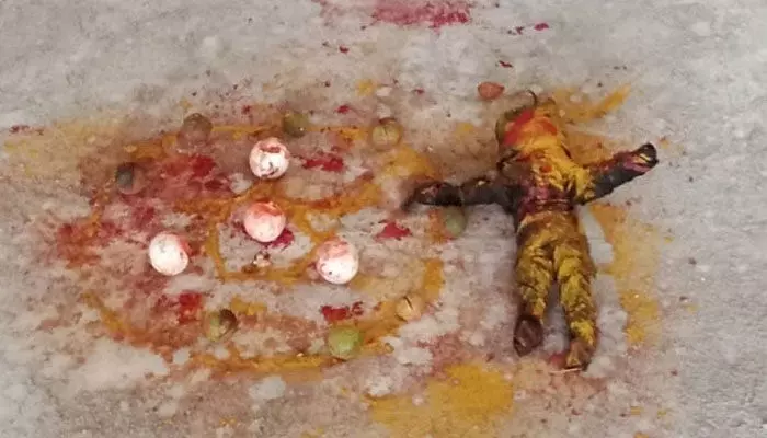 క్షుద్ర పూజల కలకలం.. భయాందోళనలో ప్రజలు