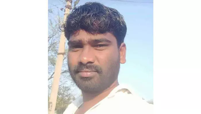 పురుగుల మందు తాగి యువకుడి ఆత్మహత్య పురుగుల మందు తాగి యువకుడి ఆత్మహత్య