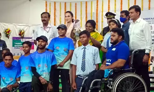 ప్రతిభకు అంగ వైకల్యం అడ్డు కాదు : తమిళి సై