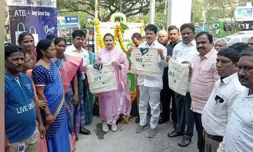 రైతు బజార్​లో ఎనిటైం బ్యాగ్​ యంత్రం ప్రారంభం..