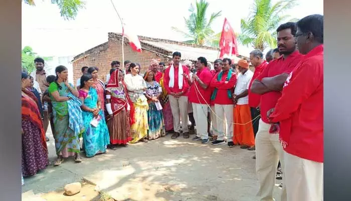 బీజేపీ మతోన్మాదాన్ని, ప్రజావ్యతిరేక విధానాన్ని తిప్పికొడదాం ! బీజేపీ మతోన్మాదాన్ని, ప్రజావ్యతిరేక విధానాన్ని తిప్పికొడదాం !