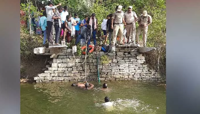 ప్రమాదవశాత్తు బావిలో పడి వ్యక్తి మృతి..