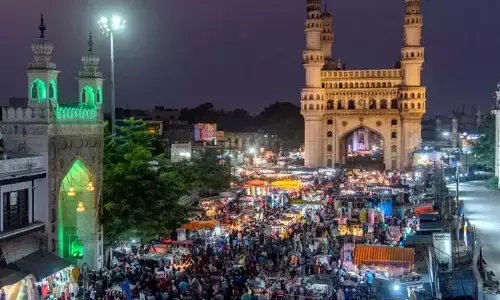 అర్ధరాత్రి పట్టపగలే.. ఓల్డ్ సిటీలో రంజాన్ షాపింగ్ సందడి