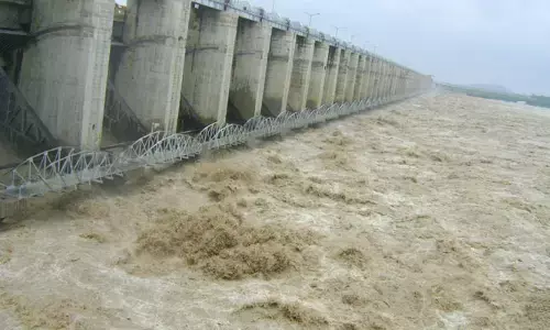జూరాల ఎడమ కాలువలో ఒకరు మృతి, మరొకరు గల్లంతు