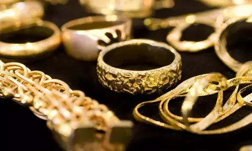 Gold Rate: మహిళలకు షాకింగ్ న్యూస్.. నేడు భారీగా పెరిగిన బంగారం ధరలు