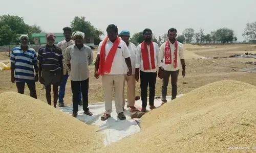 ధాన్యం కొనుగోలు సెంటర్లను వెంటనే ప్రారంభించాలి: సీపీఎం జిల్లా కార్యదర్శి వాసుదేవరెడ్డి