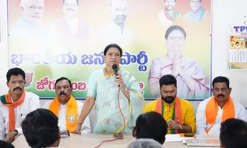 నిరుద్యోగ మార్చ్ కి తరలిరండి: డీకే అరుణ