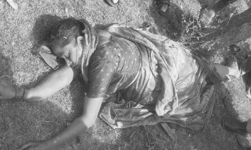 రోడ్డు ప్రమాదంలో మహిళ దుర్మరణం..