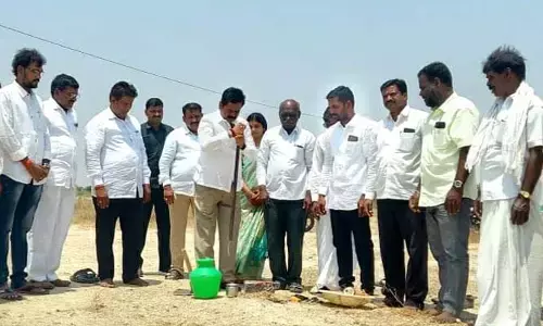 గ్రామ పంచాయతీ భవనానికి ఎమ్మెల్యే చిట్టెం భూమి పూజ..
