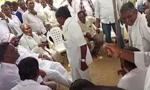 ఎమ్మెల్యే ముత్తిరెడ్డి మళ్లీ తిట్లదండకం..కాంగ్రెస్, బీజేపీలపై ఫైర్.. ప్రతిఘటించిన కాంగ్రెస్ నాయకులు..