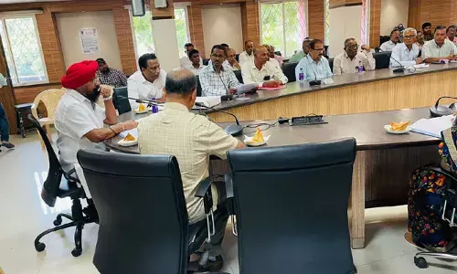ప్రభుత్వ హాస్టళ్లకు, పాఠశాలలకు నాణ్యత లేని సన్నబియ్యం సరఫరా..!