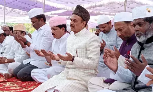రంజాన్​ వేడుకల్లో పాల్గొన్న హోంమంత్రి మహమూద్ అలీ..