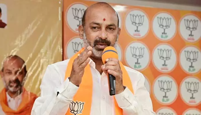 తెలంగాణ కాంగ్రెస్పై బండి సంచలన ఆరోపణలు తెలంగాణ కాంగ్రెస్పై బండి సంచలన ఆరోపణలు