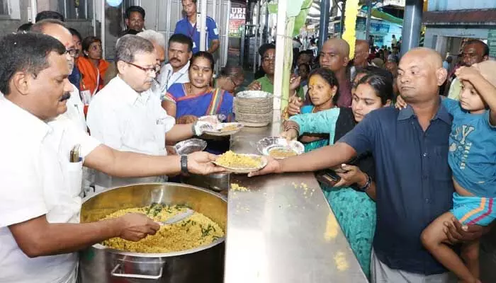 Tirumala: ఇక నుంచి రెండు పూటలా ఫుడ్ Tirumala: ఇక నుంచి రెండు పూటలా ఫుడ్