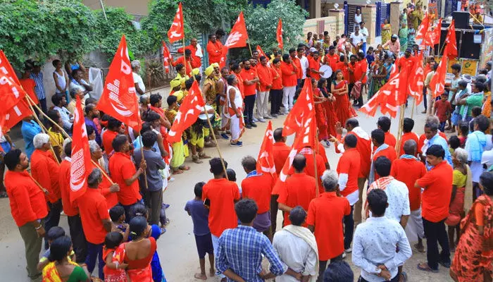 కేంద్ర, రాష్ట్ర ప్రభుత్వాలను గద్దెదించాలి: సీపీఐ పార్టీ నియోజకవర్గ కార్యదర్శి చంద్రశేఖర్ కేంద్ర, రాష్ట్ర ప్రభుత్వాలను గద్దెదించాలి: సీపీఐ పార్టీ నియోజకవర్గ కార్యదర్శి చంద్రశేఖర్
