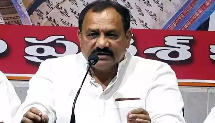 అమిత్ షా, కేసీఆర్ల మధ్య ఢిల్లీలో కీలక ఒప్పందం: మహేష్ కుమార్ గౌడ్ అమిత్ షా, కేసీఆర్ల మధ్య ఢిల్లీలో కీలక ఒప్పందం: మహేష్ కుమార్ గౌడ్