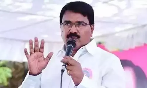 ‘రఘునందన్ రావు ఎప్పుడొస్తారో చెప్పండి.. నేనే దగ్గరుండి మా భూమి చూపిస్తా’