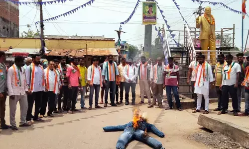 ఈటెల రాజేందర్ దిష్టిబొమ్మ దహనం