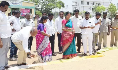 దళారులను నమ్మి మోసపోవొద్దు: మెదక్ ఎమ్మెల్యే పద్మా దేవేందర్ రెడ్డి