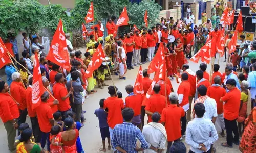 కేంద్ర, రాష్ట్ర ప్రభుత్వాలను గద్దెదించాలి: సీపీఐ పార్టీ నియోజకవర్గ కార్యదర్శి చంద్రశేఖర్