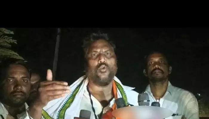 ధర్మపురి ఎన్నికల వివాదం : స్ట్రాంగ్ రూమ్లో పూర్తయిన ప్రొసీజర్ ధర్మపురి ఎన్నికల వివాదం : స్ట్రాంగ్ రూమ్లో పూర్తయిన ప్రొసీజర్